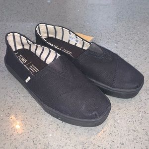 *NEW* TOMS MEN'S BLACK SHOES SIZE 9
